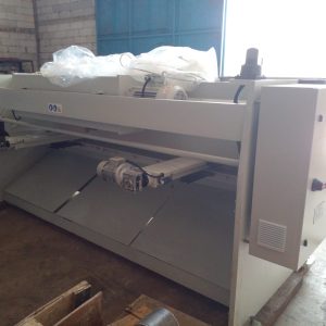 Mesin-potong-plat-shearing-6-x-3200-mm2.jpeg